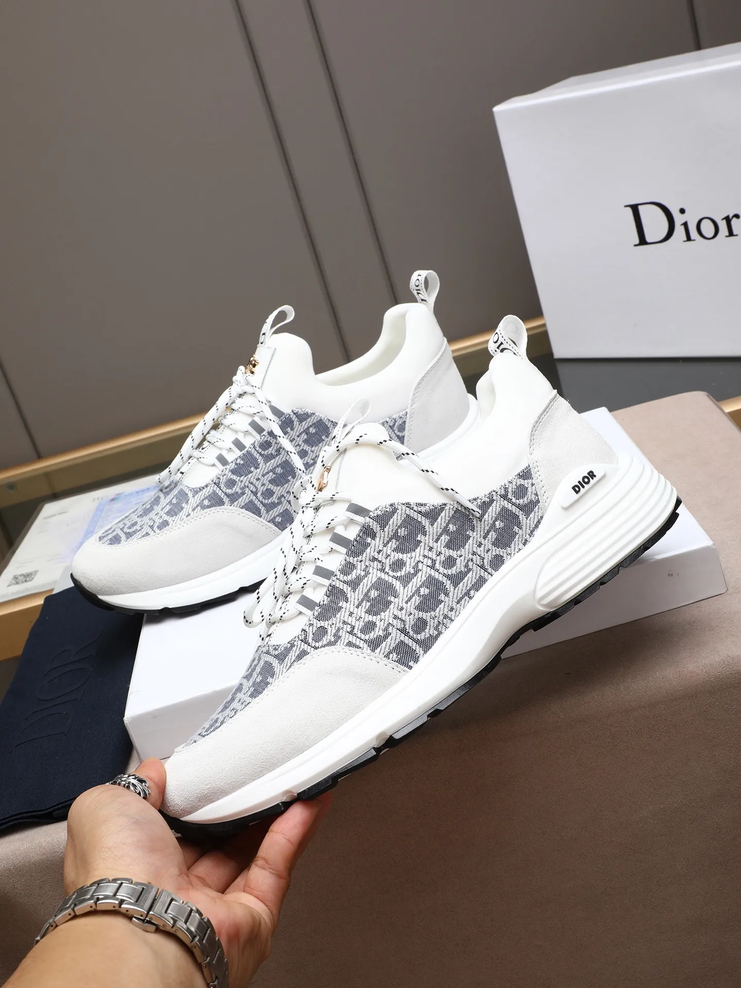 Men's shoes 💰440 💰Dior [Dior] 😘😘High-end series of casual men's shoes, simple and elegant👍👍👍The upper is made of first-layer genuine leather spliced ​​with Dior's special material [sun][sun]; imported first-layer sheepskin lining; special outsole, wear-resistant, lightweight, the overall design is harmonious and unified without lacking personality 👣🌟✨You deserve it! 3 colors😍Sizes 38~44. (45 custom-made) The picture above is a big seller🔥🔥🔥